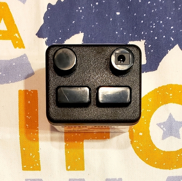 SWE INC Porta-Jump Emergency Car Jump Starter Rechargeable - Tested/Works - Picture 5 of 9